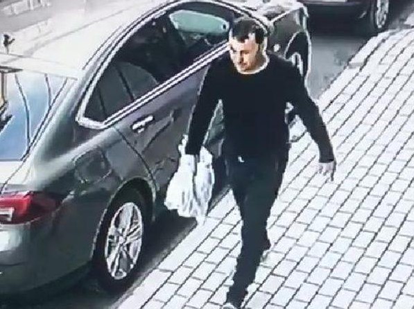 Kadın kılığında komşusuna çekiçle saldıran zanlı serbest! Mağdur ise evine giremiyor