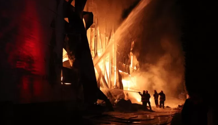 Fabrika Kül Oldu