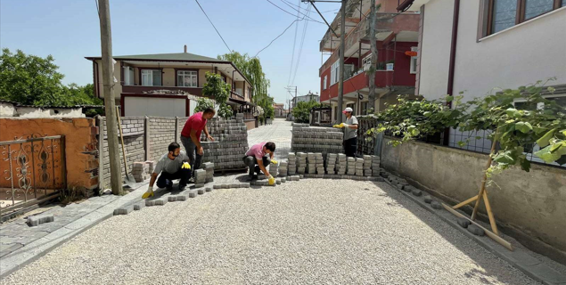 Arifiye Belediyesi Kilitli Parke Taşı Çalışmalarını Sürdürüyor