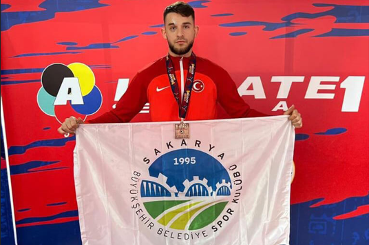Milli Karateci Fatih Şen Bronz Madalyanın Sahibi Oldu