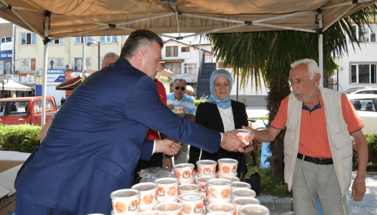 Sapanca Belediyesi 7 Bin Kişiye Aşure Dağıttı