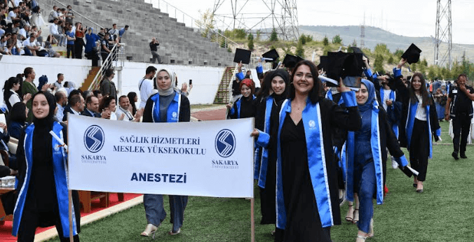 Sağlık Bilimleri Fakültesi ve Sağlık Hizmetleri Meslek Yüksekokulu Mezunlarını Verdi