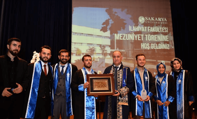 İlahiyat Fakültesi Mezuniyet Töreni Gerçekleştirildi