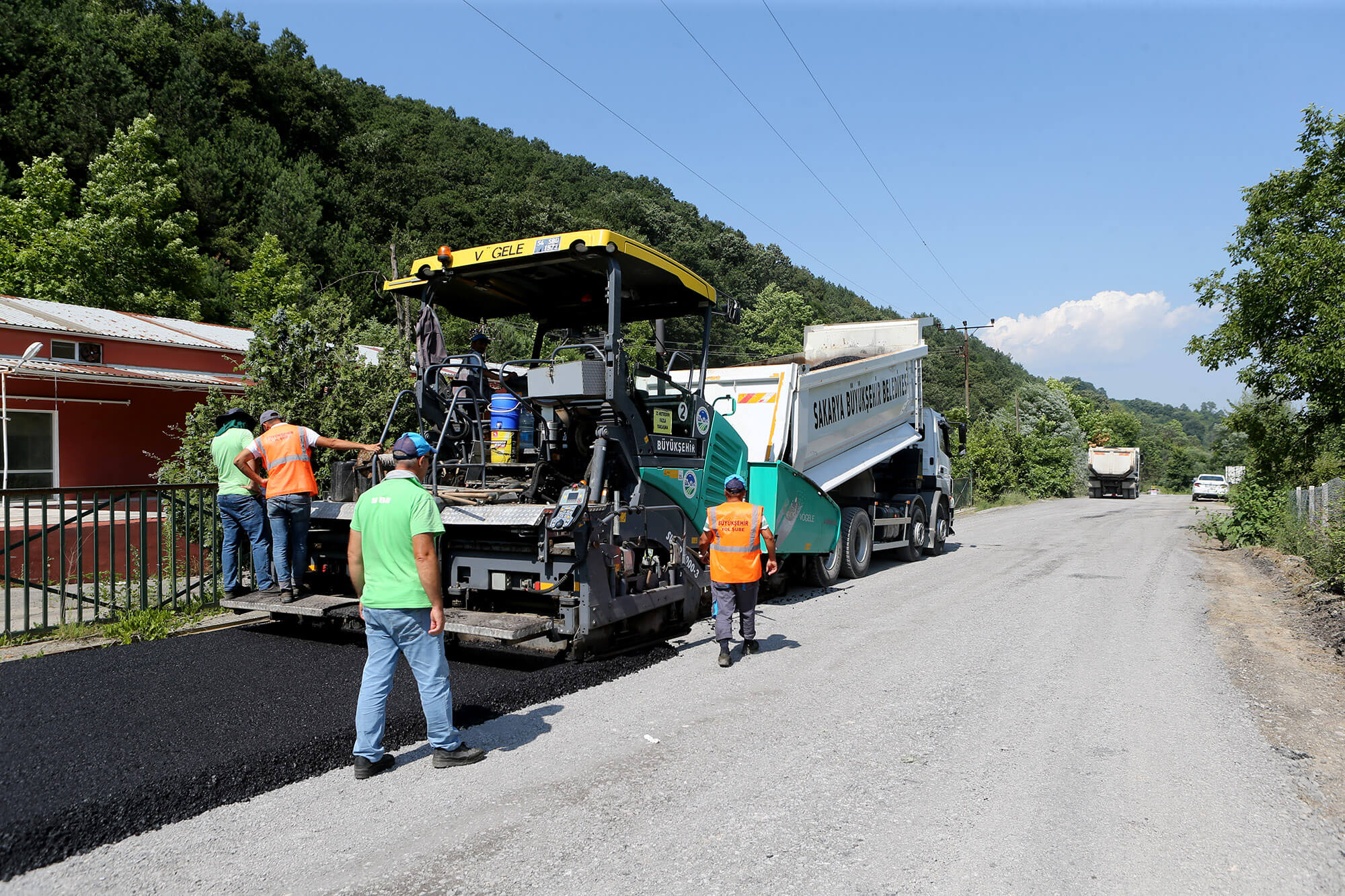 Sapanca Akçay’da asfalt işlemleri başladı