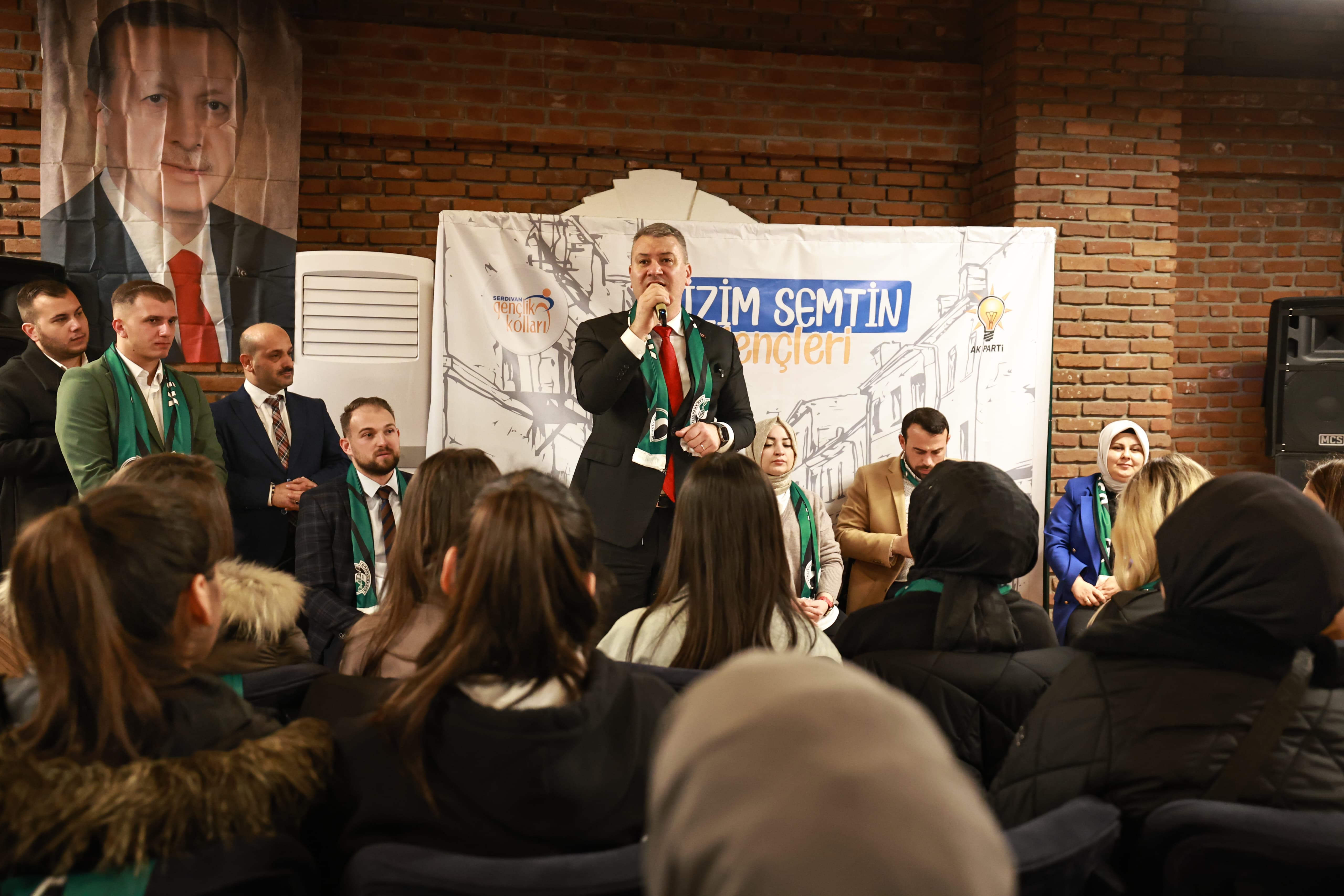 Başkan Adayı Çelik Gençlerle Bir Araya Geldi