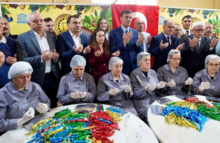 Manisa'da 8 Ton Mesir Macunu İçin Dua Töreni Düzenlendi